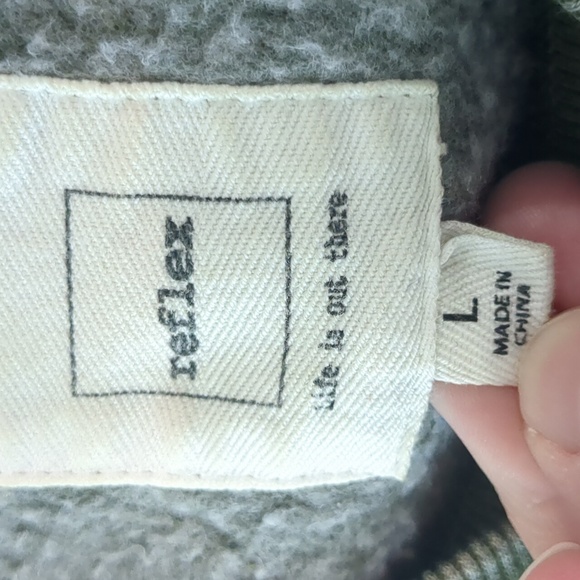 🌹3/15🌹 REFLEX Solid Green Pull Over Sweatshirt - Picture 5 of 5